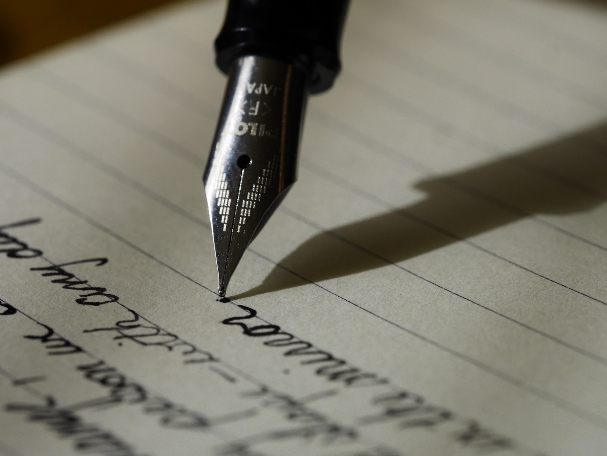 5 Free Scripts for Writing Handwritten Notes That Wow Your Customers